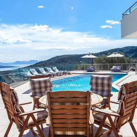 Alivia Lefkas Luxury